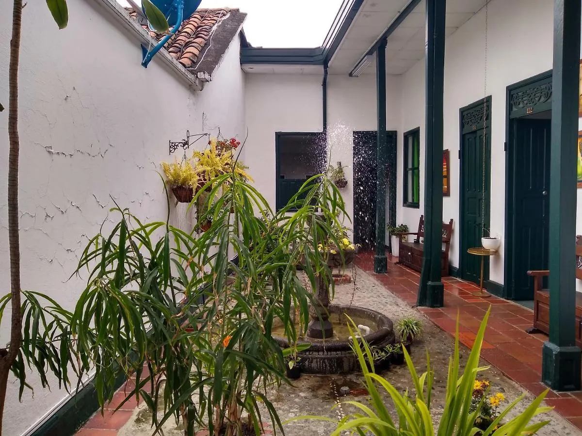 Hotel Agatha Cali 2*,